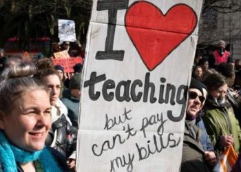 İngiltere’de, geçen yıl farklı sektörlerde başlayan grev dalgası, enflasyonun üzerinde maaş zammı ve çalışma koşullarının iyileştirilmesi konusunda anlaşmaya varılamaması nedeniyle devam ediyor