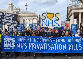 İngiltere'de yarın greve gidecek sağlık çalışanlarına destek yürüyüşü