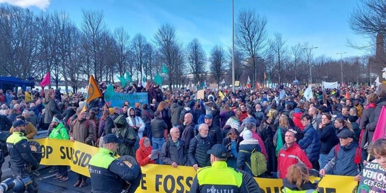 İngiltere'de yüz binlerce çalışan sokağa çıktı