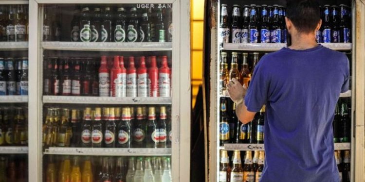 Iraklı Hristiyan siyasetçiler, alkol ithalatı ve satışını yasaklayan yasayı iptal ettirmeye çalışıyor.