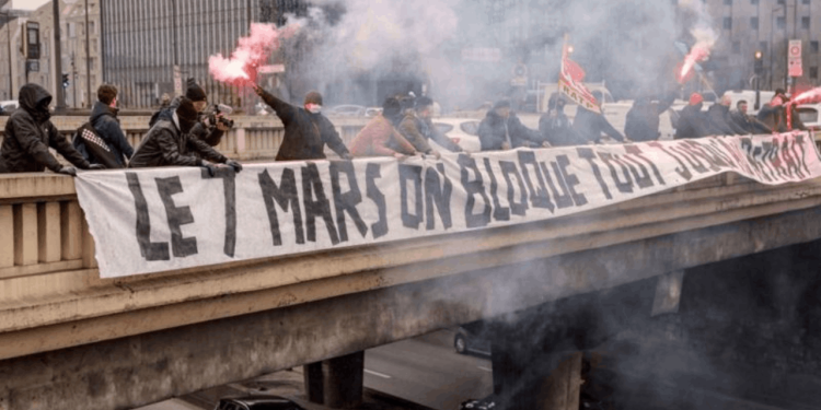 İran, Fransa'nın eylemleri güç kullanarak bastırmasına tepki gösterdi