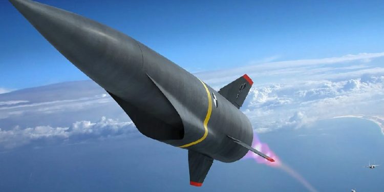 İran: Ses hızından 8 kat daha süratli balistik füze ürettik