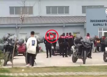 İskenderun'da kaymakamlık ve depremzedeler arasında spor salonu krizi