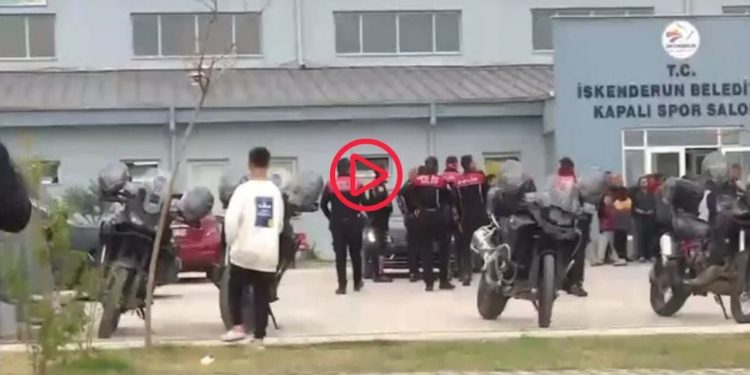 İskenderun'da kaymakamlık ve depremzedeler arasında spor salonu krizi