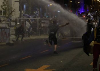 İsrail polisi Tel Aviv'de, protestoculara müdahale etti