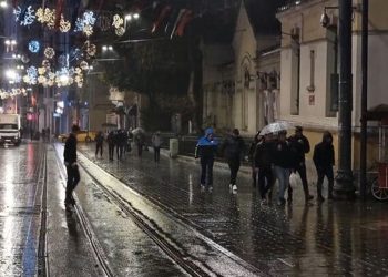 İstanbul'da yağmur: Meteoroloji’den fırtına uyarısı