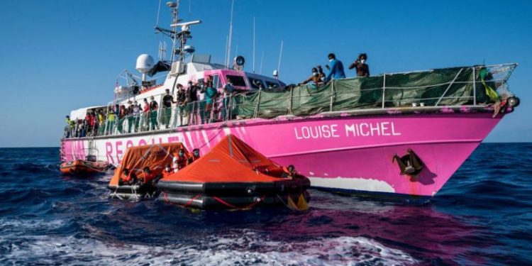 İtalya, Akdeniz'de göçmenleri kurtarmak için çalışan sivil toplum kuruluşu (STK) gemisi Louise Michel’in operasyonlarını durdurdu. Sokak sanatçısı Banksy tarafından finanse edilen geminin limandan ayrılmasına izin verilmiyor.