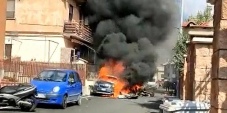 İtalya’da iki askeri eğitim uçağı havada çarpıştı