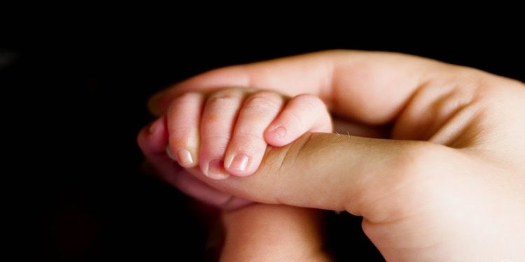 İtalya'da 'taşıyıcı annelik evrensel suç sayılsın' yasa tasarısı