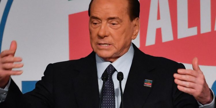 İtalya’nın eski Başbakanı Berlusconi hastaneye kaldırıldı