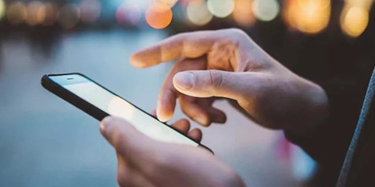 İthal cep telefonlarına getirilen gümrük zammı kaldırıldı