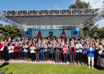 İzmir'de CHP'nin aday adayları tanıtıldı