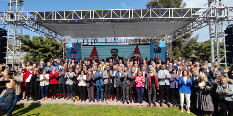 İzmir'de CHP'nin aday adayları tanıtıldı