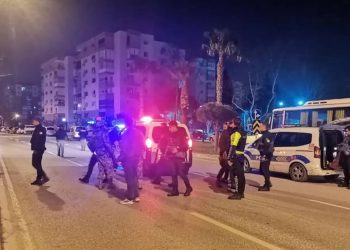 İzmir’de hastaneden randevu alamayan kişi pompalı tüfekle ateş açtı