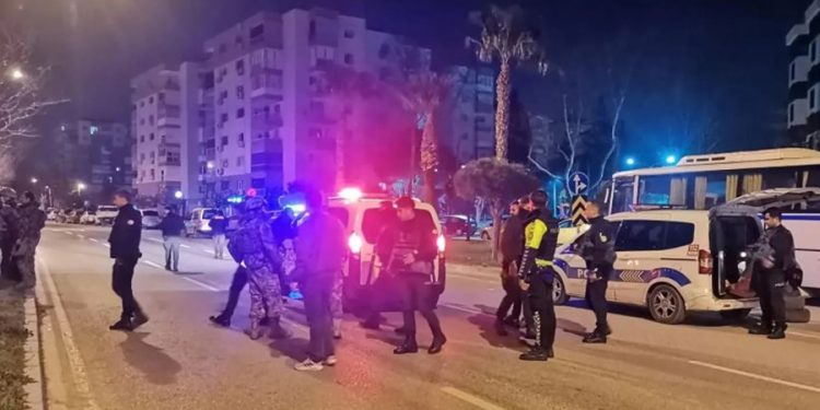 İzmir’de hastaneden randevu alamayan kişi pompalı tüfekle ateş açtı
