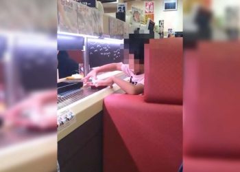 Japonya'da 'suşi terörü': Viral olmak isteyen üç genç gözaltına alındı