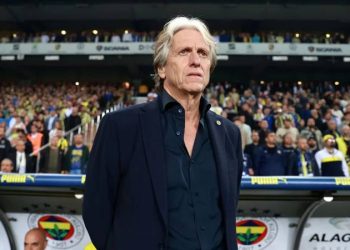 Jorge Jesus'tan Sevilla maçı için sürpriz kararlar!