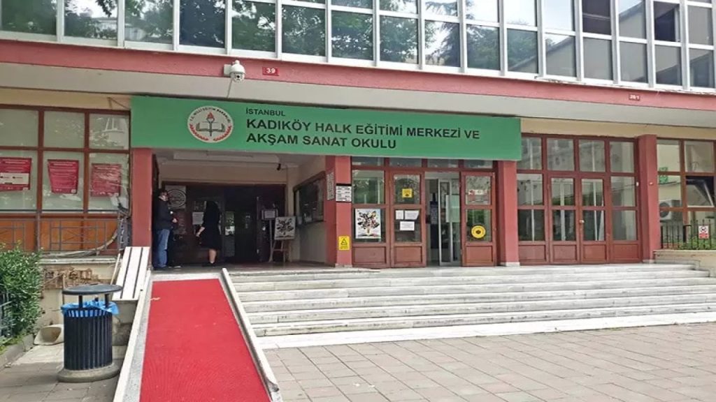 Kadıköy Halk Eğitim Merkezi tahliye ediliyor