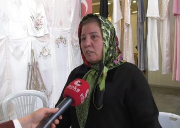 Kahramanmaraş'lı depremzede enkazdan kurtardığı ürünlerini satmaya çalışıyor