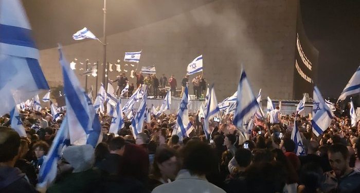 Kaos büyüyor, yüz binlerce İsrailli sokaklarda: ‘Sonumuz Türkiye gibi olmasın’