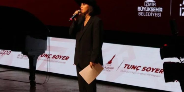Karsu: Evimi temizlediğim için bile utanıyorum, çünkü temizleyecek bir evim var