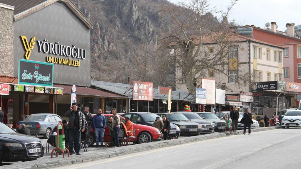 Kayseri'de altı dakika içinde 4.7, 4.4 ve 4.3 büyüklüğünde üç deprem