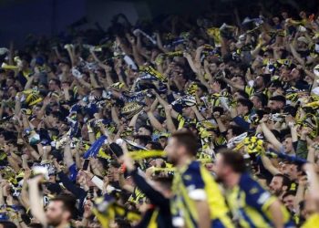 Kayserispor ile Fenerbahçe arasında 4 Mart'ta oynanacak maça sarı-lacivertli taraftarlar alınmayacak. Kayseri İl Güvenlik Kurulu, mahkemeye verdiği savunmasında, "İki takım taraftarının karşı karşıya gelmesi halinde istenmeyen olayların meydana gelebileceğini, olası olumsuz durumların ülke geneline yayılabileceği yönünde kuvvetli istihbarat bilgilerinin olduğunu" belirtti.