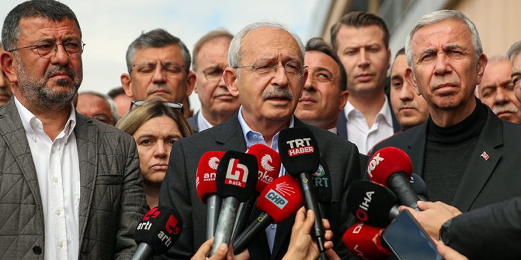 Kemal Kılıçdaroğlu deprem bölgesinde: Çadır ve konteyner sıkıntısı hala devam ediyor