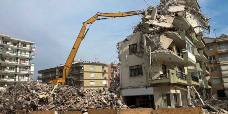 Hazine ve Maliye Bakanlığı, Çevre, Şehircilik ve İklim Değişikliği Bakanlığı ile hazırlanan kentsel dönüşüm için yüklenici ve konut üreticilerine destek paketlerini açıkladı.