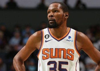 Kevin Durant, Phoenix Suns kariyerine galibiyetle başladı