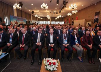 Kılıçdaroğlu: Bize de yüksek anketler geliyor ama rehavete kapılmayın