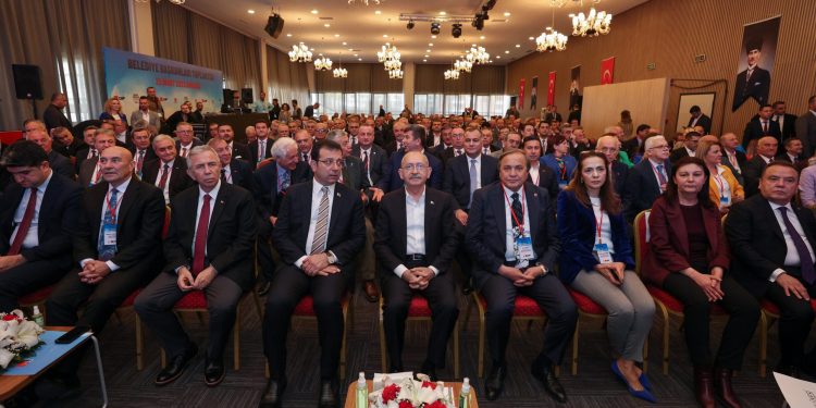 Kılıçdaroğlu: Bize de yüksek anketler geliyor ama rehavete kapılmayın