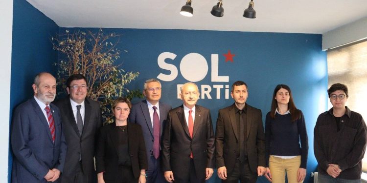 Kılıçdaroğlu, SOL Parti Başkanlar Kurulu Üyesi Önder İşleyen ile bir araya geldi