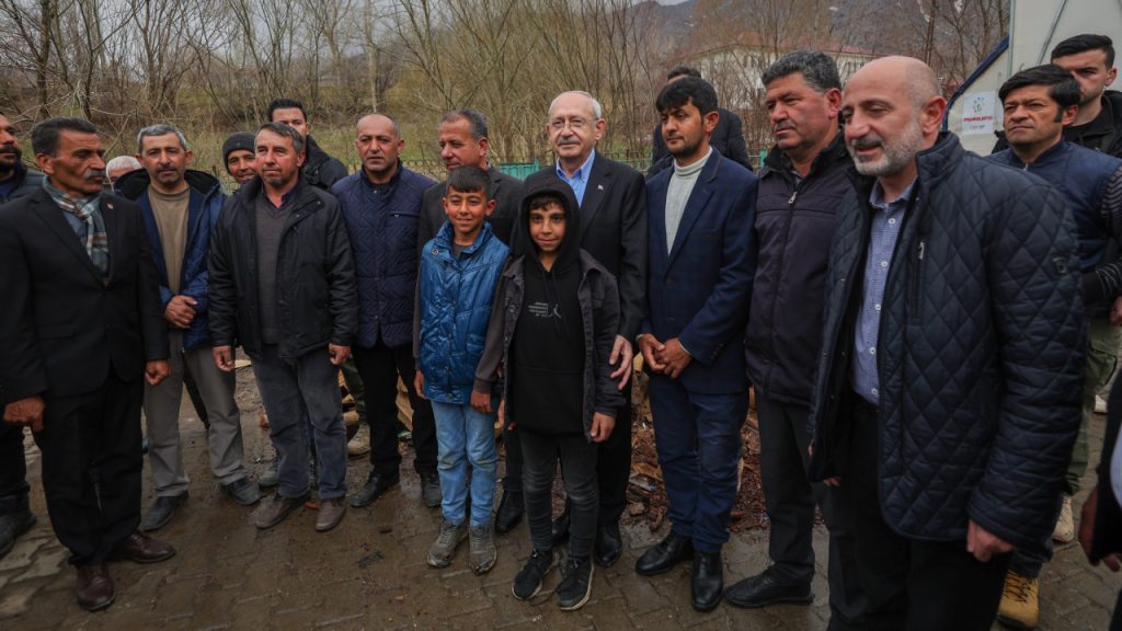 Kılıçdaroğlu deprem bölgesinde: 'Erdoğan gelseydi bu kadar yüz yüze konuşamazdık'