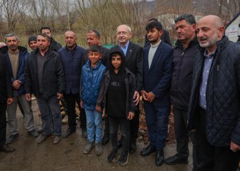 Kılıçdaroğlu deprem bölgesinde: 'Erdoğan gelseydi bu kadar yüz yüze konuşamazdık'