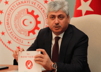 Kılıçdaroğlu'nun ziyareti öncesi Türk bayraklarını indirten Hatay Valisi milletvekili olmak için istifa etti