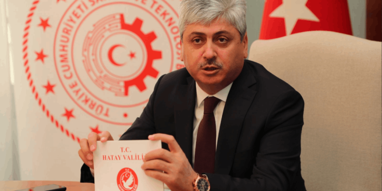 Kılıçdaroğlu'nun ziyareti öncesi Türk bayraklarını indirten Hatay Valisi milletvekili olmak için istifa etti