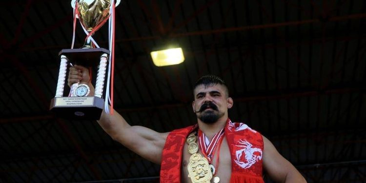 Kırkpınar başpehlivanlığı ve altın kemeri alınan Cengizhan Şimşek, yürütmeyi durdurma kararı aldı