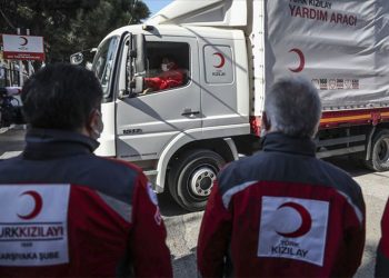 Kızılay deprem felaketinde dolarla 2 TIR dolusu giysi satmış