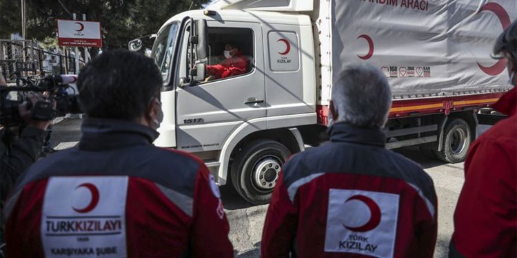 Kızılay deprem felaketinde dolarla 2 TIR dolusu giysi satmış