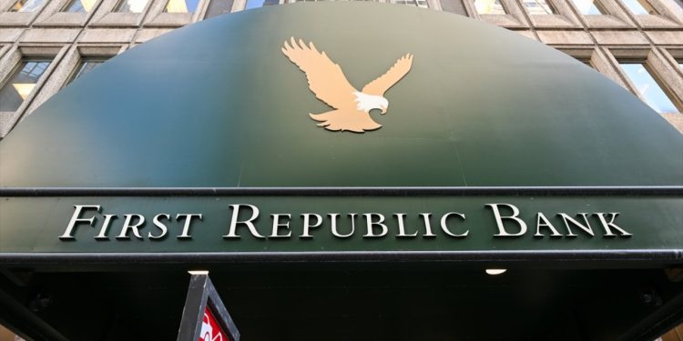 Krizdeki First Republic Bank'a 30 milyar dolarlık destek