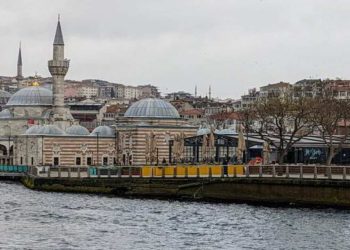 Kültür Bakanlığı'ndan Üsküdar sahildeki kaçak yapılara onay!