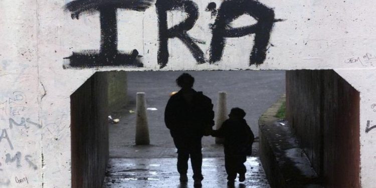 Kuzey İrlanda'da terör tehdidi seviyesi 'ciddiye' yükseldi