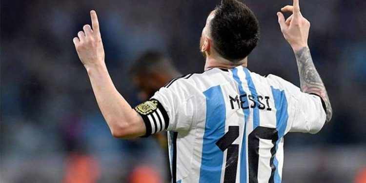 Lionel Messi, Arjantin formasıyla "100'ler kulübü"ne girdi