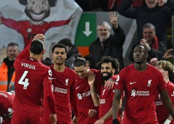 İngiltere Premier Lig'de Liverpool, konuk ettiği Manchester United'ı 7-0 yenerek tarihi bir skora imza attı.