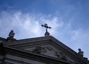 Lizbon'da cinsel istismar suçlamalarında adı geçen dört rahip görevden uzaklaştırıldı