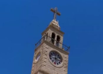 Lübnanlılar, saatlerin ileriye alınmasına yönelik tartışma nedeniyle iki farklı saat dilimine uyandı