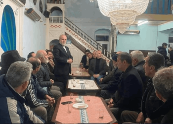 MHP'li belediye başkanı ve AKP aday adayı camide seçim çalışması yaptı