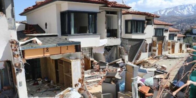 Malatya'da milyonluk villalar depremde yıkıldı