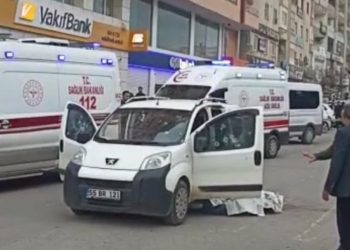 Mardin’de kırmızı ışıkta bekleyen araca silahlı saldırı: İki ölü